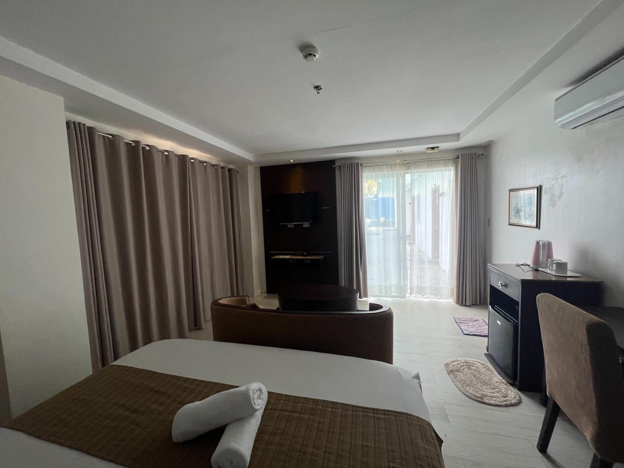 Subiza Beach Resort Olongapo Buitenkant foto
