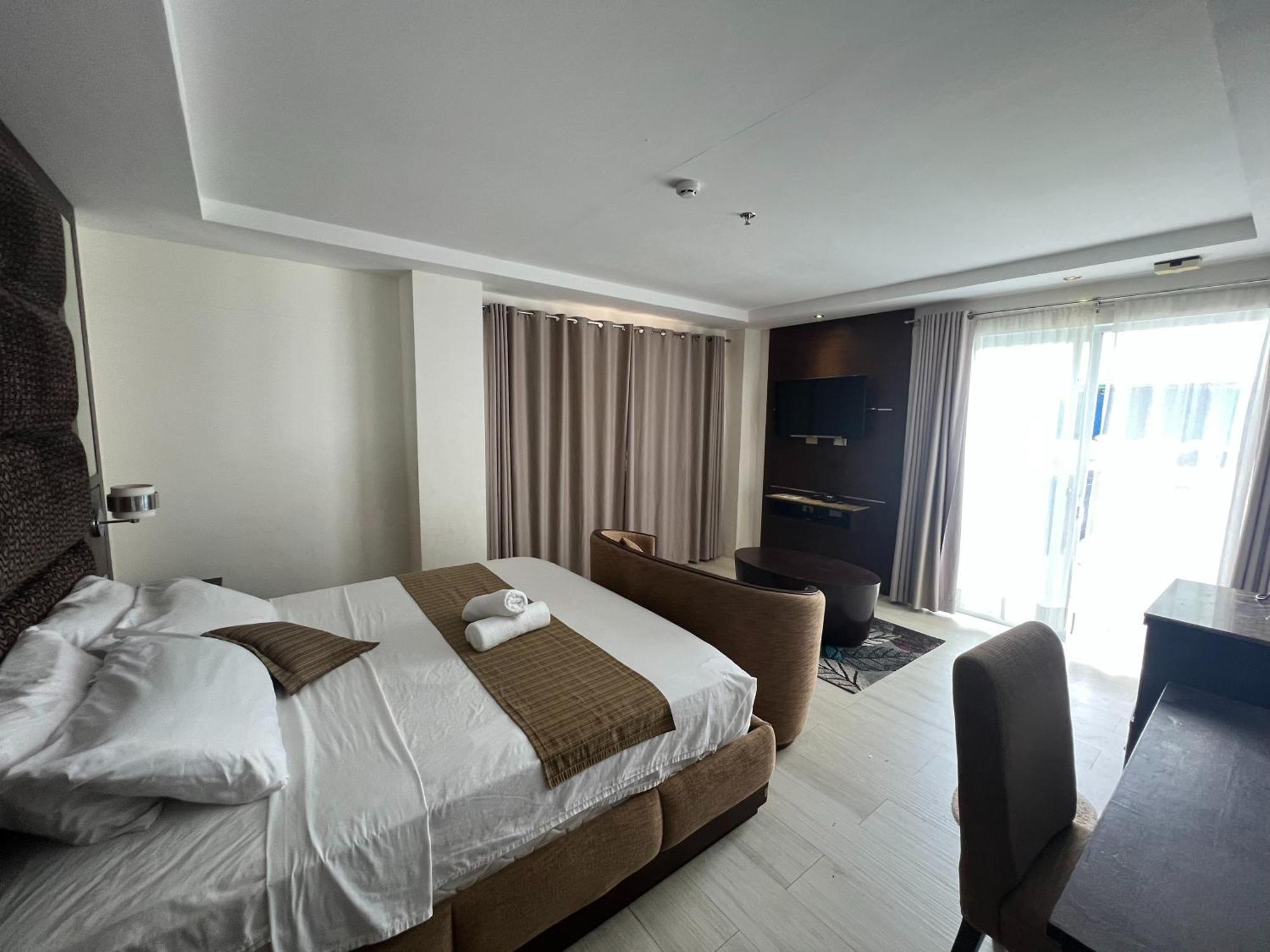Subiza Beach Resort Olongapo Buitenkant foto