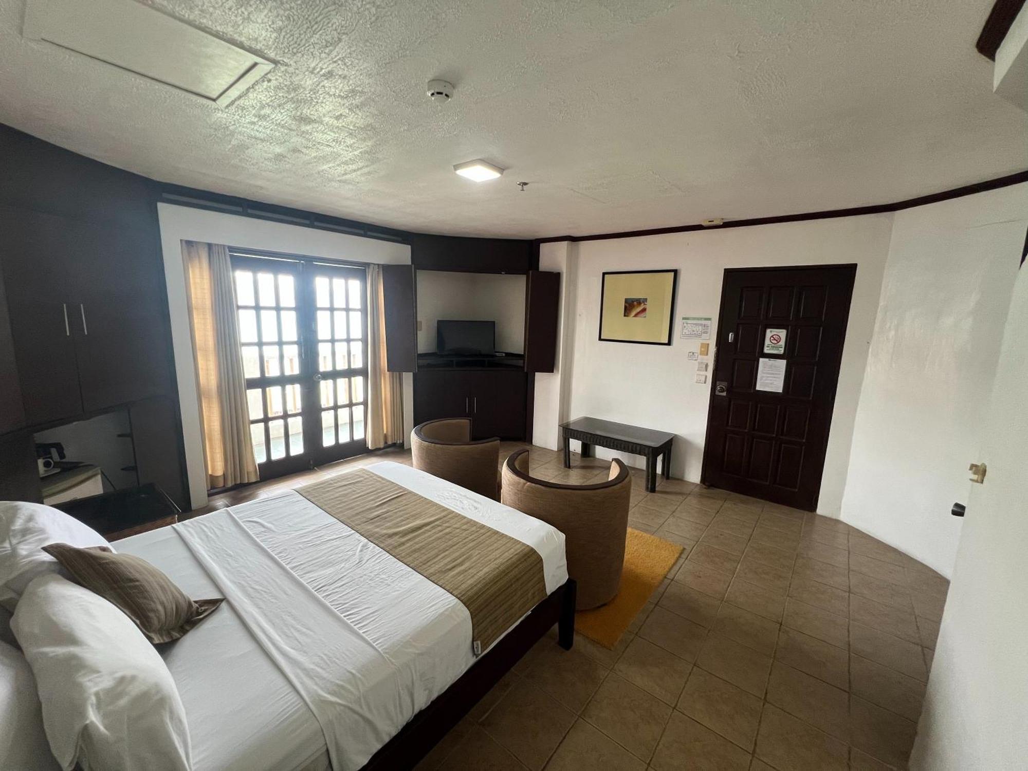 Subiza Beach Resort Olongapo Buitenkant foto